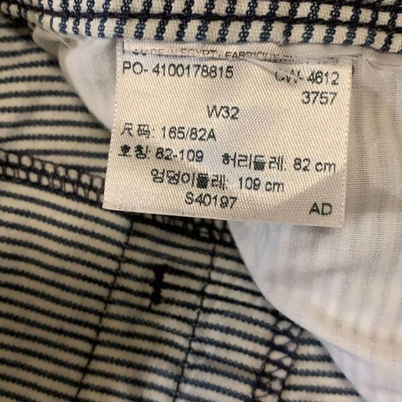 LEVIS, hickory stripe, shorts, great condition, size 32 waist, 5 pockets - Picture 3 of 12